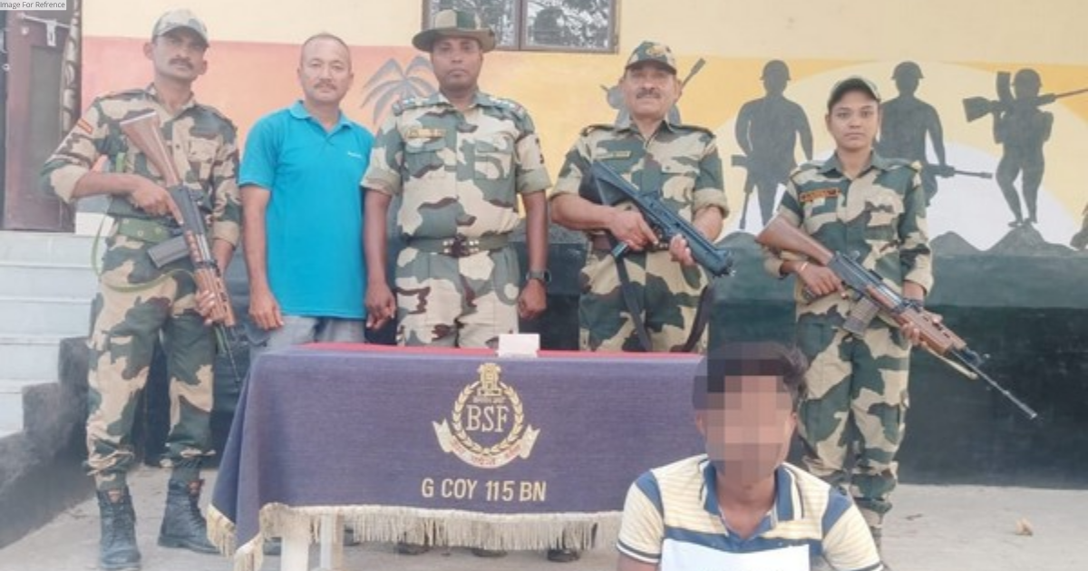 BSF nabs smuggler on Indo-Bangla border in Murshidabad